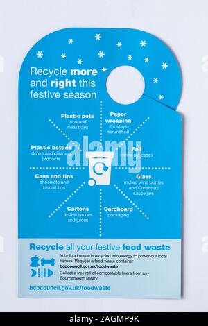 Recyceln dieses festlichen Jahreszeit mehr und Rechts-recycling Informationen für Weihnachten von BCP-Rat (Bournemouth Christchurch Poole Rat) auf Weiß Stockfoto