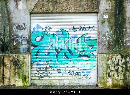 Graffiti an den Wänden der eine wunderschöne Stadt namens Enna, in Sizilien, Italien. Stockfoto