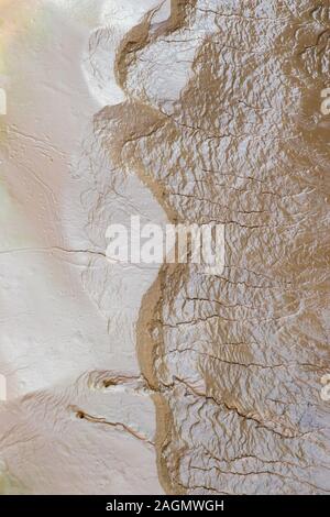 Ein Sludgy schlammigen Flussbett im Herzen der Britischen Landschaft. Stockfoto