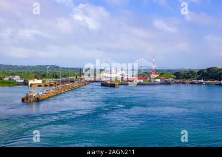 Anzeigen von Panama Kanal von Kreuzfahrtschiff Stockfoto