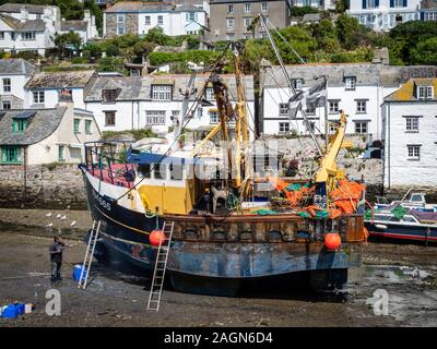 Fischerboot bei Ebbe Stockfoto