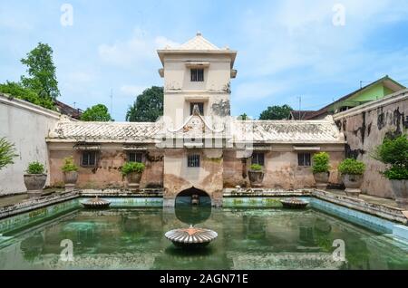 Alte Pool von Taman Sari Water Castle, in Yogyakarta, Indonesien Stockfoto