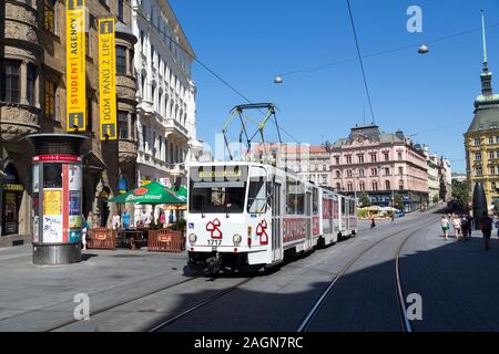 Straßenbahn in der Einkaufsstraße am Platz der Freiheit, Brno, Tschechische Republik, Europa Stockfoto