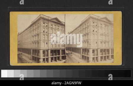 Eine der großen trockenen Ware Store in New York, HB Claflin&Co bietet Blick von John S. Molton, L. G. Strang, Anthony und andere Fotografen und Verlage. Robert Dennis Sammlung von stereoskopische Ansichten. Titel von Cataloger'. Blick auf Märkte und Stores: Vielfalt und trocken waren, die Speicher, Innenraum eines Drug Store, Auktionshäuser, Manhattan Markt einschließlich Innenräume, Metzger in Washington Markt, der Markt unter dem East River Brücke; auch Ansichten von Brooks Brothers, Lord & Taylor, Steinway Hall, ein Feuer im Lager Cyrus W.'s Feld und A.T. Stewart's speichern. Einige Ansichten duplic Stockfoto