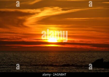 Strand Sonnenuntergang im Norden von Portugal Stockfoto
