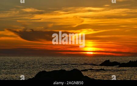 Strand Sonnenuntergang im Norden von Portugal Stockfoto