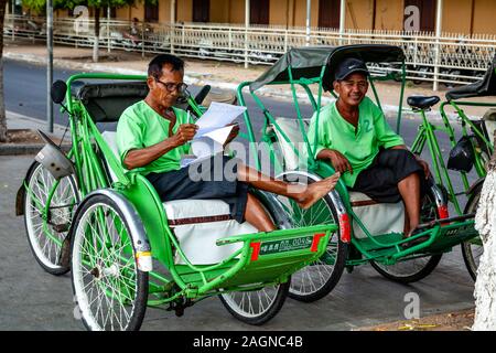 Fahrradrikscha Treiber, Phnom Penh, Kambodscha. Stockfoto