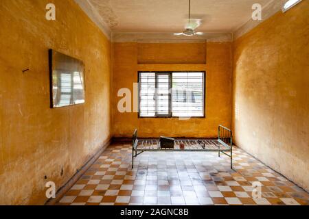 Eine Gefängniszelle in Tuol Sleng Genozidmuseum (Formerley S21 Gefängnis) Phnom Penh, Kambodscha. Stockfoto