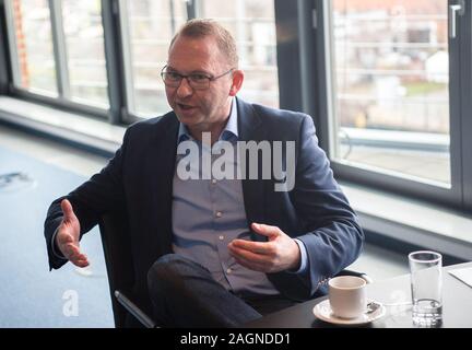 17 Dezember 2019, Berlin: Verdi-Chef Frank Werneke gibt ein Interview. Foto: Paul Zinken/dpa Stockfoto