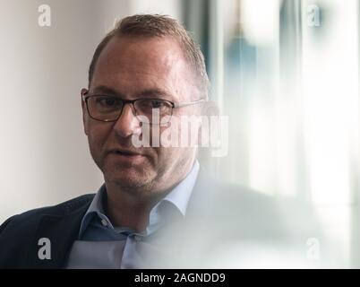 17 Dezember 2019, Berlin: Verdi-Chef Frank Werneke gibt ein Interview. Foto: Paul Zinken/dpa Stockfoto