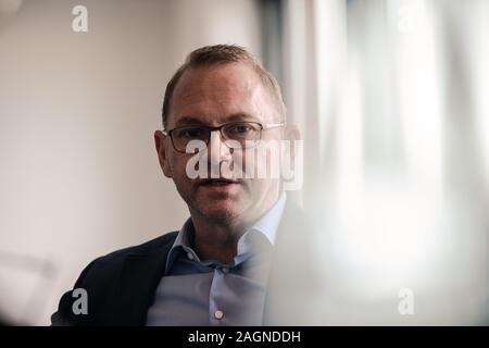 17 Dezember 2019, Berlin: Verdi-Chef Frank Werneke gibt ein Interview. Foto: Paul Zinken/dpa Stockfoto