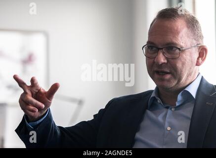 17 Dezember 2019, Berlin: Verdi-Chef Frank Werneke gibt ein Interview. Foto: Paul Zinken/dpa Stockfoto