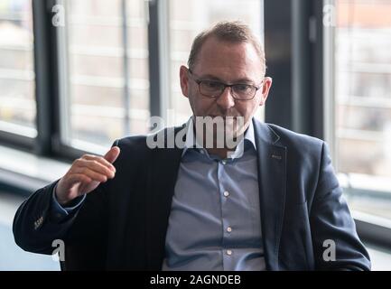 17 Dezember 2019, Berlin: Verdi-Chef Frank Werneke gibt ein Interview. Foto: Paul Zinken/dpa Stockfoto