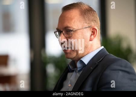 17 Dezember 2019, Berlin: Verdi-Chef Frank Werneke gibt ein Interview. Foto: Paul Zinken/dpa Stockfoto