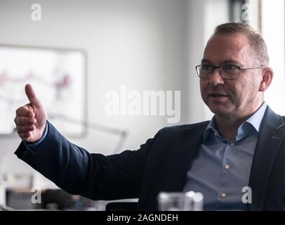 17 Dezember 2019, Berlin: Verdi-Chef Frank Werneke gibt ein Interview. Foto: Paul Zinken/dpa Stockfoto