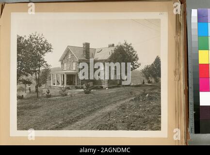 Eine Sammlung von Fotos, die durch eine getippte, klassifiziert Liste der Titel begleitet. Acc. Hdq. S. 1154; Organisation. Blick auf das Haus auf dem Kensico Behälter. Vertrag 135. 28. Mai 1914. Stockfoto