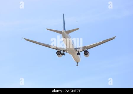 Ein Verkehrsflugzeug Vorbereitung auf Los Angeles Flughafen zu landen Stockfoto