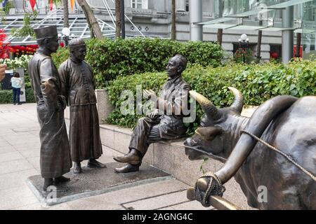 Bronze Statuen des Flusses Händler auf dem Fluss Singen in Singapur Stockfoto