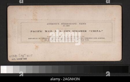 Pacific Mail SS-Firma Dampfgarer China umfasst einerseits - farbige Anzeigen. Robert Dennis Sammlung von stereoskopische Ansichten. Einige Ansichten haben steuerstempel angebracht. Titel von Cataloger'. Blick auf den Hafen von New York: Fähren, Segelschiffe, Piers und Kaianlagen, Dampfschiffe, einschließlich der Vorsehung und mit Blick auf den Innenbereich, schwebenden Getreidesilos, Lastkähne, Werften, Männer aus dem französischen Mann-von-Krieg Landung in einem dory an der Batterie, die US Barge Office und den Versand news Büro des New York Herald, der Fuß der Whitehall Street, Soldaten auf einen italienischen Mann-von-Krieg mit Bajonetten, Fort Lafayette, Reg Stockfoto