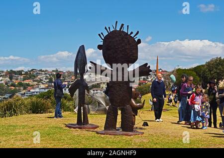 Sydney, NSW, Australien - Oktober 31,2017: Skulptur am Meer - ein jährliches öffentliches Freibad Ausstellung entlang der Küste zwischen Nähe: Tamarama und Bondi Beach Stockfoto