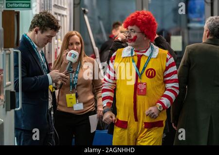 Allgemeine Wahlnacht 2019: Die Konservative Partei würde weiter einen Erdrutsch gewinnen, der ihre größte Mehrheit seit 1987 sichert. London, Großbritannien Stockfoto