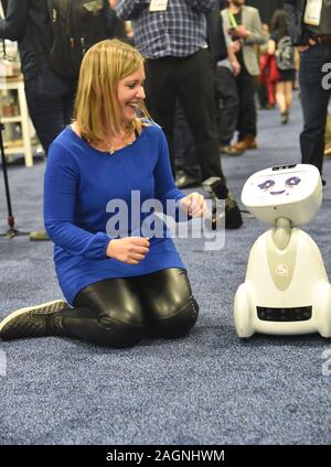 Buddy Personal Assistant Roboter von Blue Frog Robotics präsentiert auf der CES vorgestellt Event auf der CES, Consumer Electronics Show, Las Vegas, Nevada, USA Stockfoto