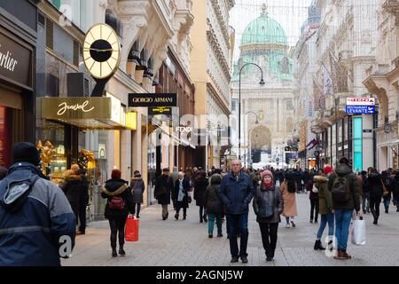 Wiener Lifestyle; der Kohlmarkt, eine bekannte Einkaufsstraße in der Wiener Innenstadt, Wien, Österreich Europa Stockfoto