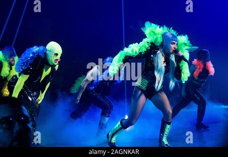 Lady Gaga führt bei "Enigma", ihre Las Vegas Residency im Park MGM Theater, Park MGM, Las Vegas, NV, USA, 23. Oktober 2019 Stockfoto