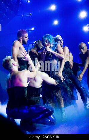 Lady Gaga führt bei "Enigma", ihre Las Vegas Residency im Park MGM Theater, Park MGM, Las Vegas, NV, USA, 23. Oktober 2019 Stockfoto