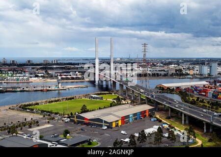 Melbourne, VIC, Australien - November 03, 2017: Blick auf den Hafen und die Containerschifffahrt Docks in Docklands Bezirk Stockfoto
