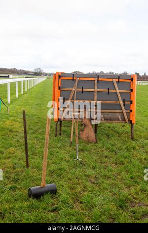 Ascot Weihnachten Familie Racing Wochenende, Ascot, Berkshire, Großbritannien. Dezember, 2019 20. Hürden auf dem Kurs in Ascot. Credit: Alamy/Maureen McLean Stockfoto