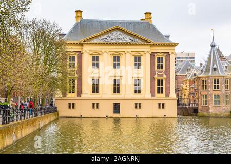 Den Haag, Niederlande - 5 April, 2016: Mauritshuis, ein Kunstmuseum der Niederländischen Goldenen Zeitalter Gemälde in Den Haag, Niederlande Stockfoto