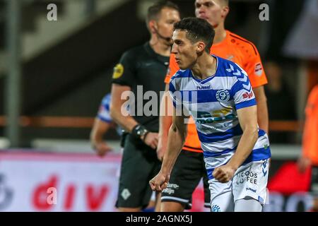 Volendam, Niederlande. 20 Dez, 2019. VOLENDAM, 20-12-2019, Kras Stadion Keuken Kampioen Divisie, niederländische Fußball, Saison 2019-2020, De Graafschap Spieler Mohamed Hamdaoui sein Ziel 2-2 während des Spiels Credit feiern: Pro Schüsse/Alamy leben Nachrichten Stockfoto