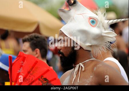 Südamerika - 3. März 2019: Nachtschwärmer beteiligt sich an Karneval in Rio de Janeiro, Brasilien. Stockfoto