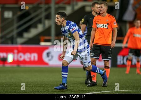 Volendam, Niederlande. 20 Dez, 2019. VOLENDAM, 20-12-2019, Kras Stadion Keuken Kampioen Divisie, niederländische Fußball, Saison 2019-2020, De Graafschap Spieler Mohamed Hamdaoui sein Ziel 2-2 während des Spiels Credit feiern: Pro Schüsse/Alamy leben Nachrichten Stockfoto