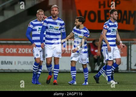 Volendam, Niederlande. 20 Dez, 2019. VOLENDAM, 20-12-2019, Kras Stadion Keuken Kampioen Divisie, niederländische Fußball, Saison 2019-2020, De Graafschap Spieler Ralf Seuntjens feiern 2-3 während des Spiels Credit: Pro Schüsse/Alamy leben Nachrichten Stockfoto