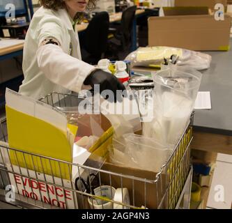 Explosive Vorrichtung Untersuchung und Analyse bei der FBI-Labor. Stockfoto