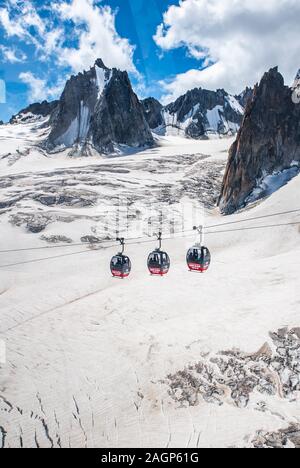 Mont Blanc, das Dach Europas mit seinen 4808 m über dem Meeresspiegel, ist eine Sammlung von Gipfeln. Mit Blick auf das Meer von ​​Ice der Grandes Jorasses, des Stockfoto