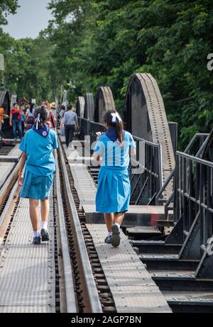 Bei Kanchanaburi - Thailand - August 2019 - die Brücke über den River Kwai Stockfoto