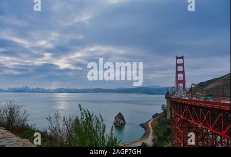 Golden Gate Bridge an bewölkten Tag Stockfoto