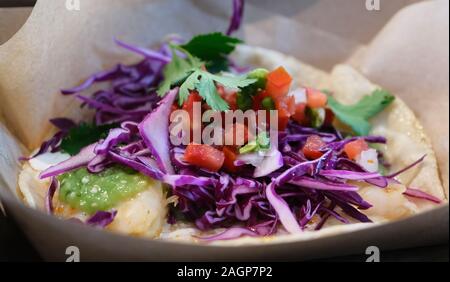 Rotkohl auf Veggie Tacos Stockfoto