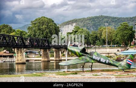 Bei Kanchanaburi - Thailand - August 2019 - Historische Brücke über den Fluss Kwai Stockfoto