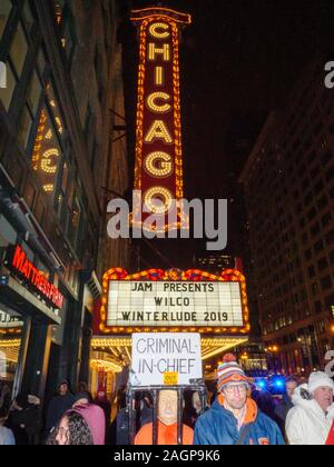 Chicago, Illinois, USA. 17. Dezember 2019. Die demonstranten Rallye in federa PLAZA, dann März, Trump Tower anspruchsvolle Amtsenthebungsverfahren gegen Präsident Trumpf. Stockfoto