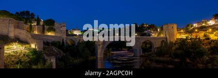 St. Martin Brücke, Panoramaaussicht. Toledo, Castilla La Mancha, Spanien Stockfoto