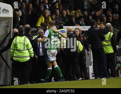 Easter Road Stadium. Edinburgh, Schottland, Großbritannien. 20 Dez, 2019. Schottische Premiership übereinstimmen. Hibernian vs Rangers Rote Karte für Hibs Ryan Porteous. Quelle: Eric mccowat/Alamy leben Nachrichten Stockfoto