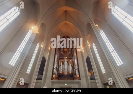 Innenraum der lutherischen Hallgrimskirkja Kirche in der Stadt Reykjavik, Island Stockfoto