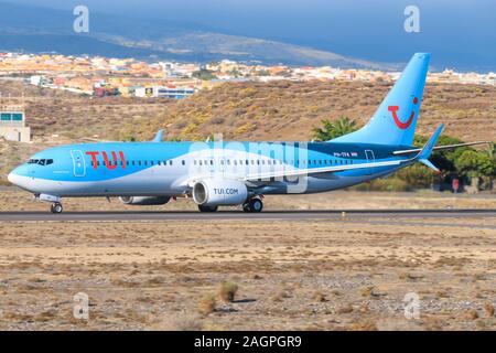 Teneriffa, Spanien - 23. November 2019: Tuifly Boeing 737-800 am Flughafen Teneriffa Süd. Stockfoto