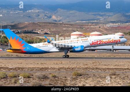 Teneriffa, Spanien - November 23, 2019: Jet 2 B737-800 am Flughafen Teneriffa Süd. Stockfoto