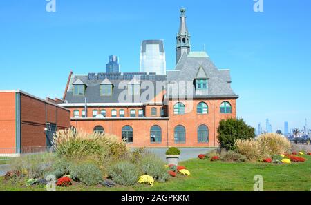 JERSEY CITY, New Jersey - 04 Sep 2019: Historische Central Railroad von New Jersey Terminal, im Liberty State Park, Häuser der Fahrkartenschalter für die Stat Stockfoto