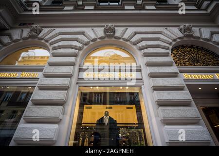 Prag, Tschechien - NOVEMBER 3, 2019: Stefano Ricci Logo vor Ihrer wichtigsten Boutique für Prag. Stefano Ricci ist ein Luxus Fashion Designer, Hersteller Stockfoto